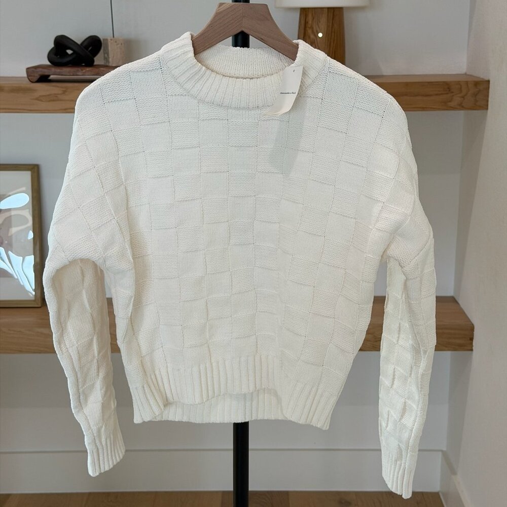 NWT Abercrombie & Fitch Chenille Checkerboard Crew - White - XS